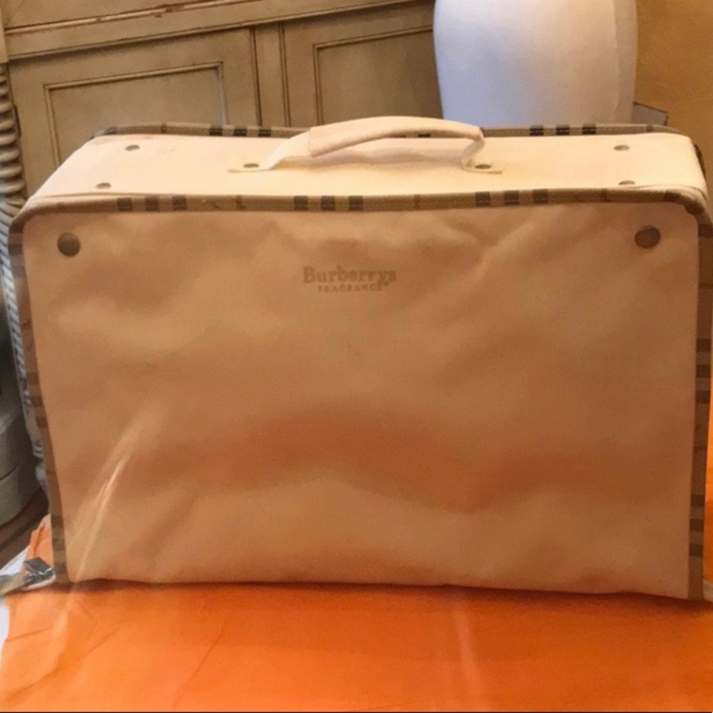 Burberry tote.